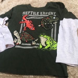 Great shape!!! Reptile shirt!! 💚😃